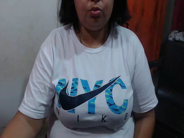 Live sex webcam photo for Sexycarolin22 #269630862