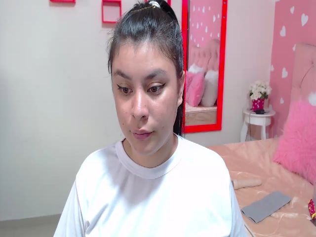 Live sex webcam photo for SaraJone #269623546