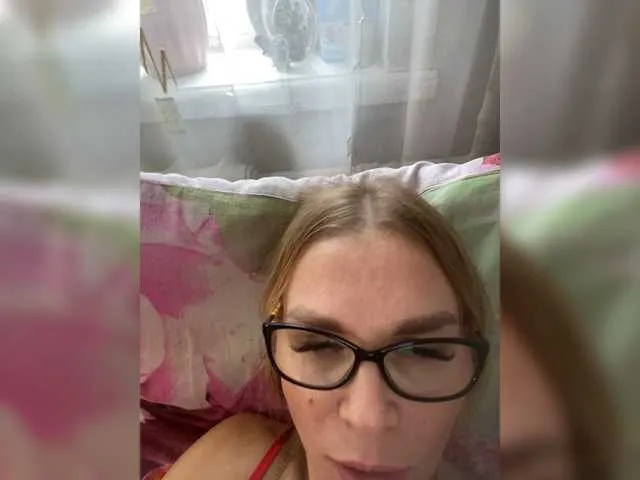 Live sex webcam photo for Lisa1225 #269638598