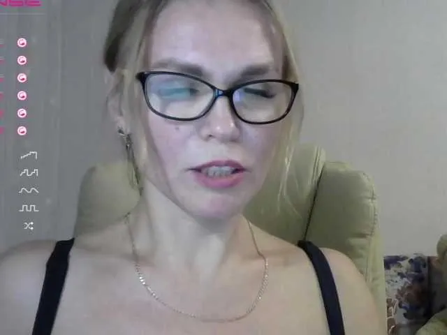 Live sex webcam photo for Lisa1225 #269642196