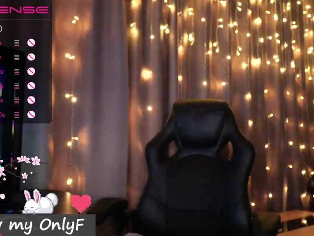 Live sex webcam photo for Annelitt #287948278