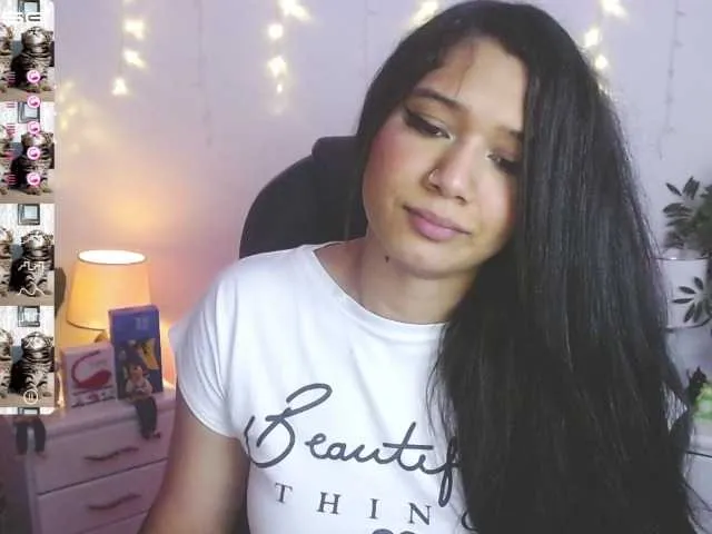 Live sex webcam photo for Catalina-Rose #269636307