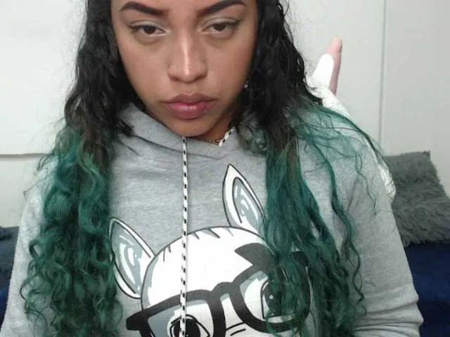 Live sex webcam photo for Angeluxxx #269632221