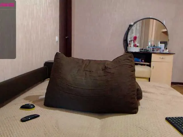 Live sex webcam photo for Blue-Eyes1 #269631061