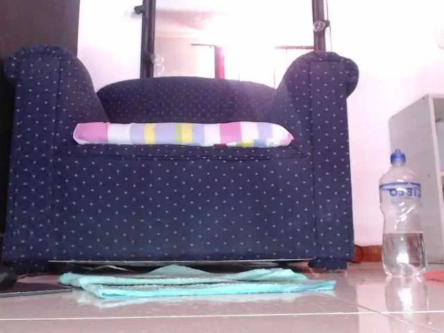 Live sex webcam photo for Hornyymilf #269642392