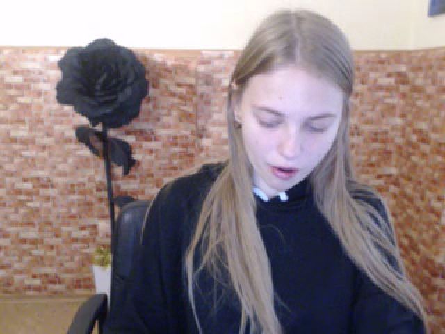 Live sex webcam photo for SshyTeen #269634893