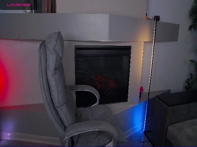 Live sex webcam photo for LillyyLovee #269640254