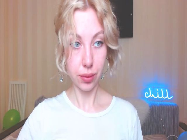 Live sex webcam photo for MollyDiamond1 #269641337