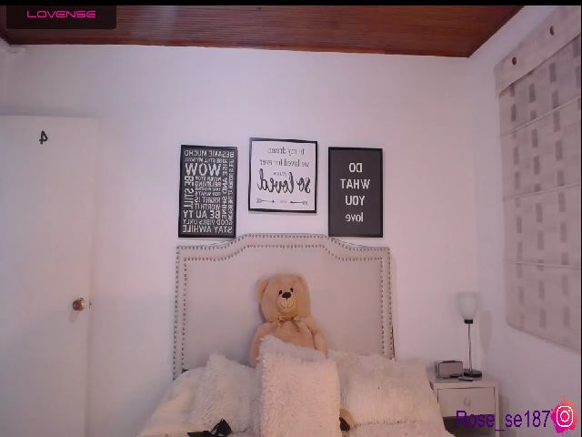 Live sex webcam photo for Rose_se #269646053