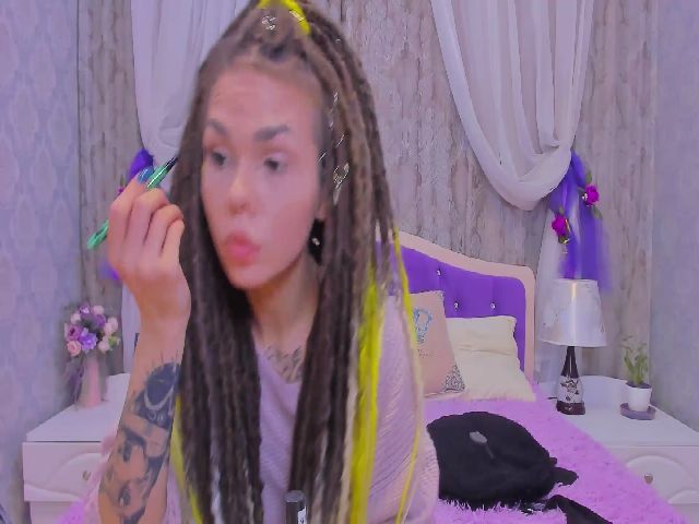 Live sex webcam photo for ExoticKerry #269645257