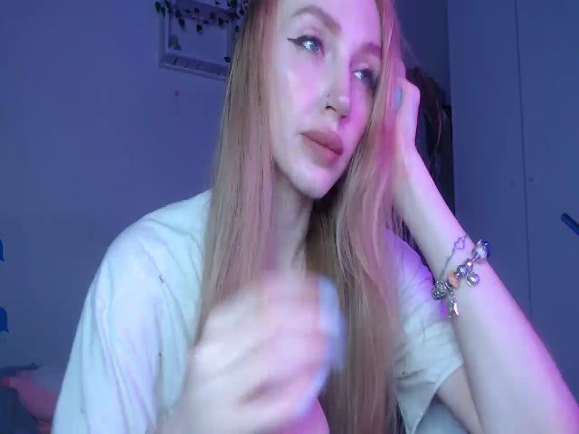 Live sex webcam photo for soo_emma #269644207