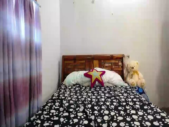 Live sex webcam photo for Jessycutie #269643552