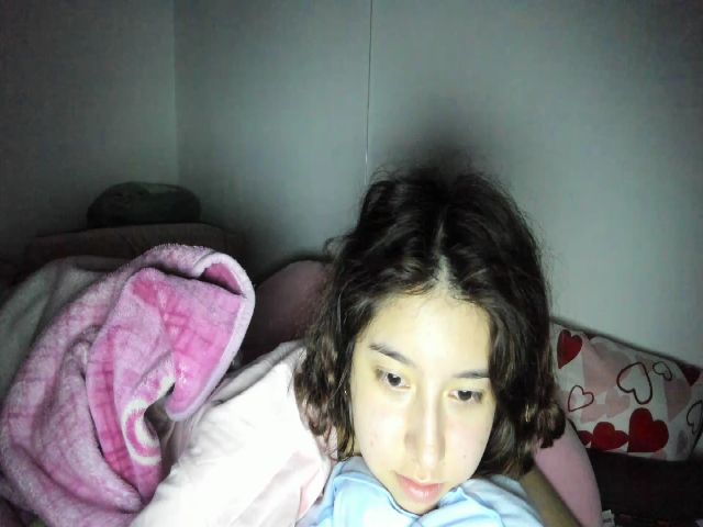 Live sex webcam photo for Cherrycute666 #269635162