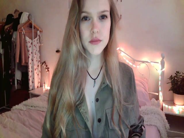 Live sex webcam photo for Nicole_W #269637082
