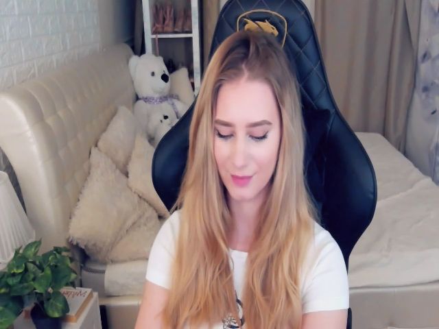 Live sex webcam photo for LexiBellle #269645160