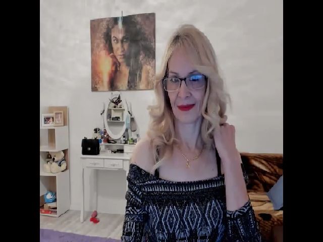 Live sex webcam photo for AngelKaty69 #269641764