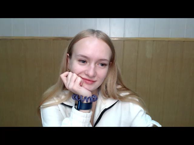 Live sex webcam photo for EmillyWillis #269634891
