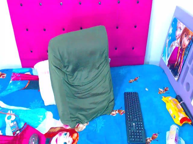 Live sex webcam photo for Redmilf_69 #269645164