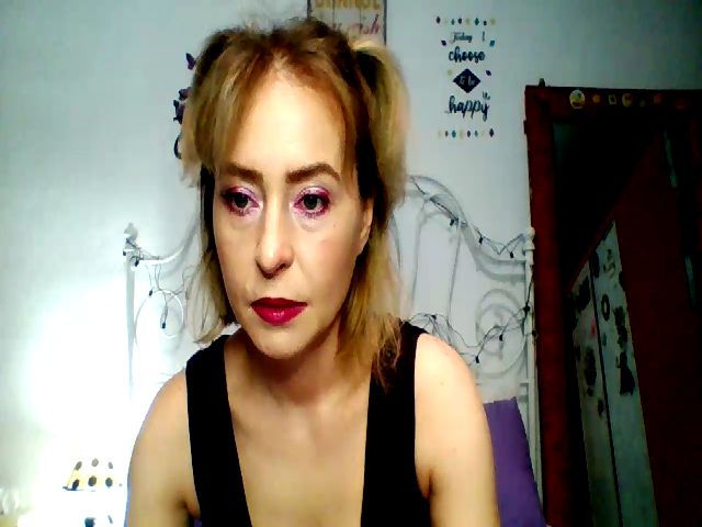 Live sex webcam photo for GoldenGirl4U1 #269637704