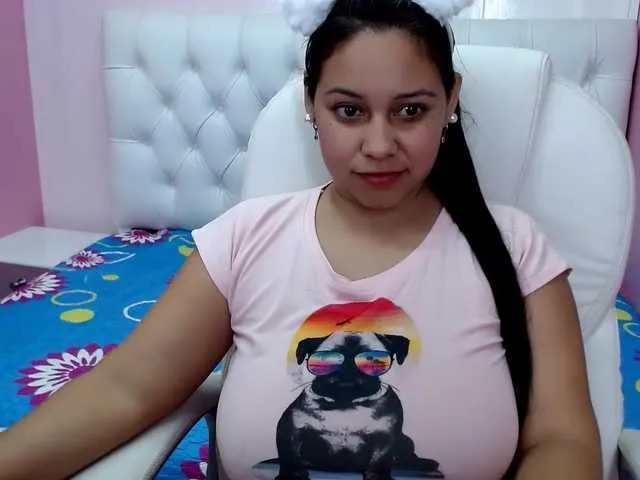 Live sex webcam photo for MollyPatrick2 #269643067