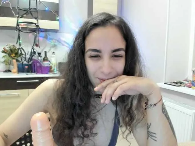 Live sex webcam photo for BellaScatte #269632382
