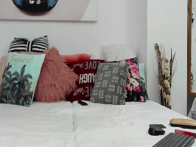 Live sex webcam photo for Amber_Divine #269645083