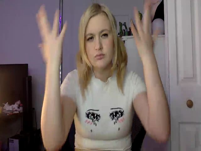 Live sex webcam photo for Avery_Doll #269641444