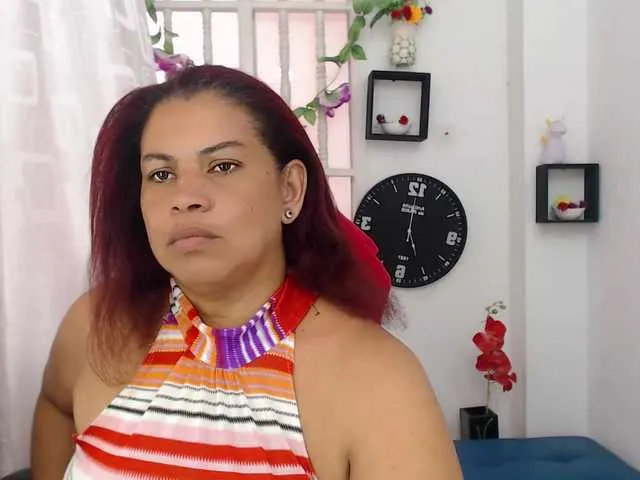 Live sex webcam photo for cristina-69 #269639339