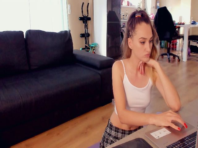 Live sex webcam photo for MissSummerY #269639828