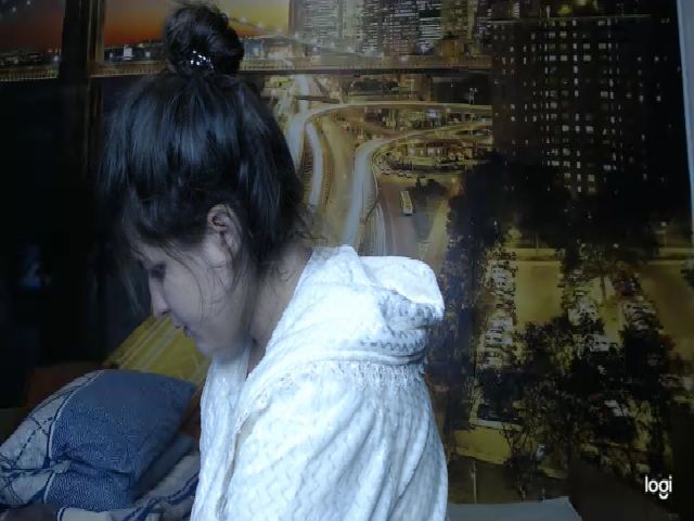 Live sex webcam photo for KiraSweetX_ #269641703