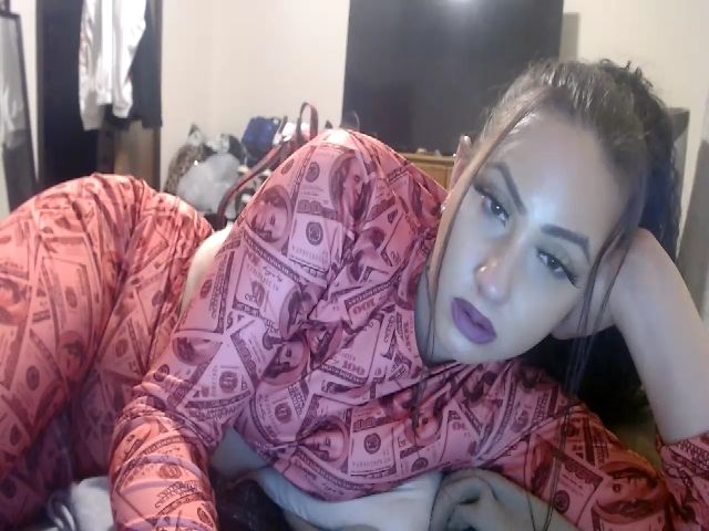Live sex webcam photo for Noellebella #269630977