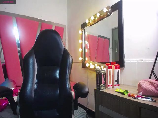 Live sex webcam photo for Violett_adam #269640349