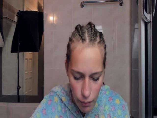 Live sex webcam photo for Lili__Anna #269644354