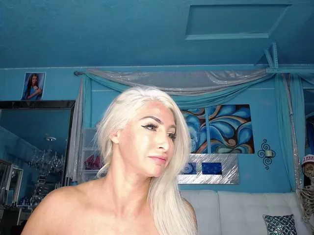 Live sex webcam photo for adrianna_fox #287953229