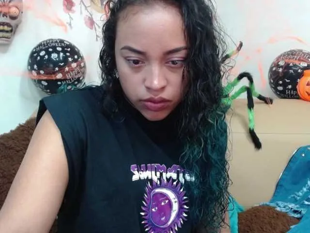 Live sex webcam photo for Angeluxxx #269659373