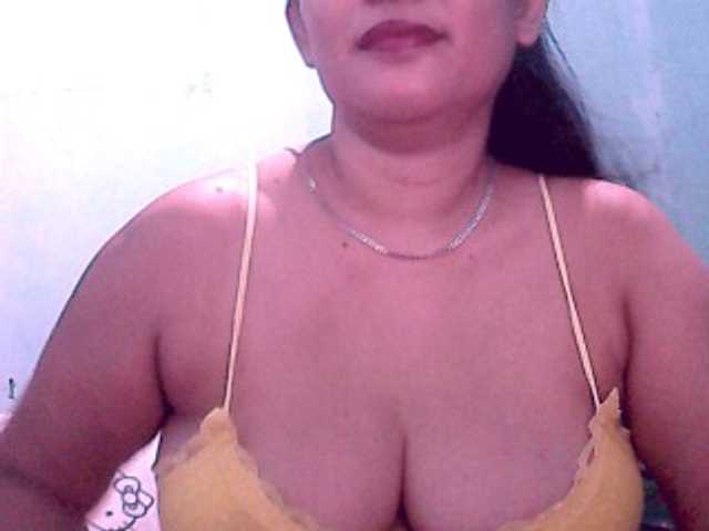 Live sex webcam photo for wildmom4u #269654302