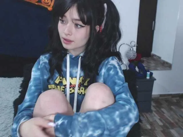 Live sex webcam photo for CarolineJames #269654177