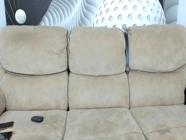 Live sex webcam photo for HaleySweet18 #269648909