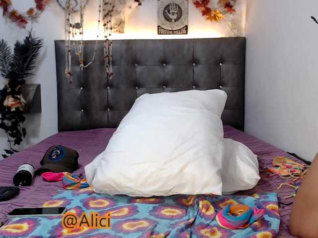 Live sex webcam photo for LittleFoxxy1 #269646511