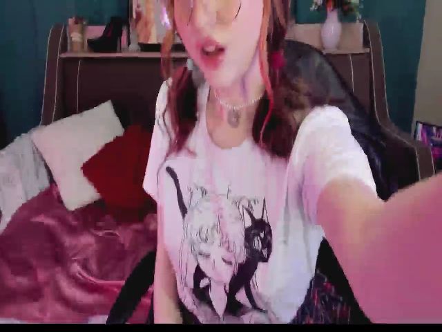 Live sex webcam photo for MadFrau #269657497