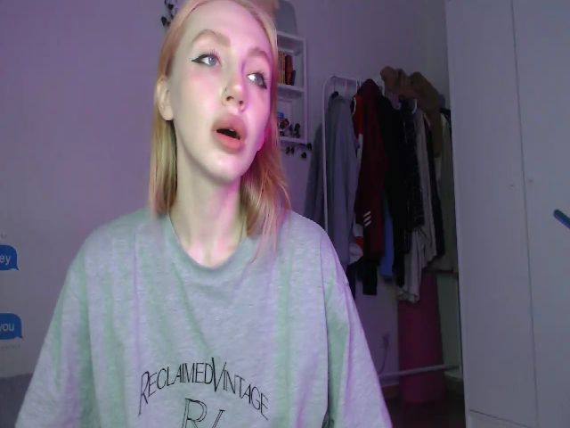 Live sex webcam photo for soo_emma #269661435