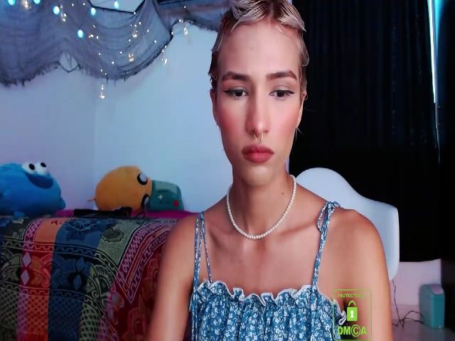 Live sex webcam photo for Emilyxrosex #269661647