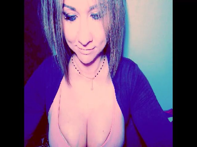 Live sex webcam photo for LillyFox69 #269651857