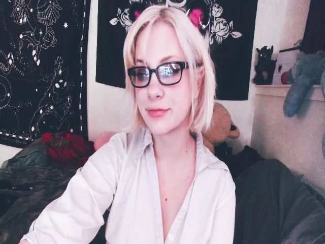 Live sex webcam photo for KayleeKarina #269651807