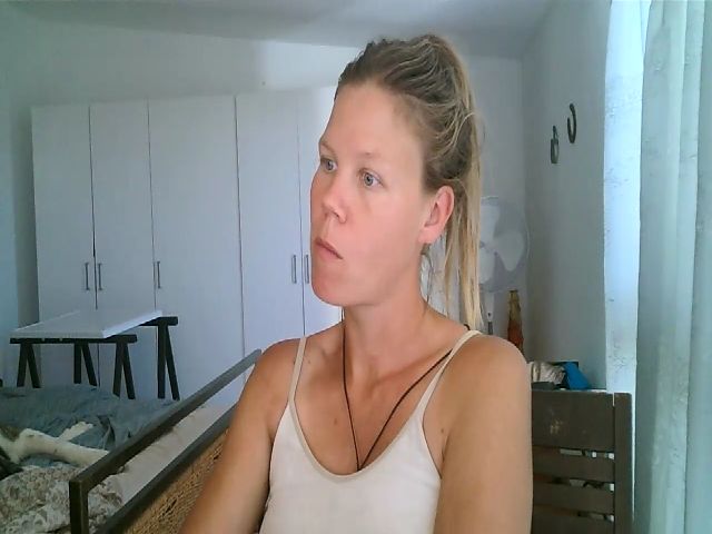 Live sex webcam photo for CallMeMaria #269657159