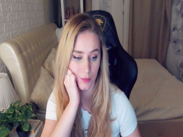 Live sex webcam photo for LexiBellle #269648481