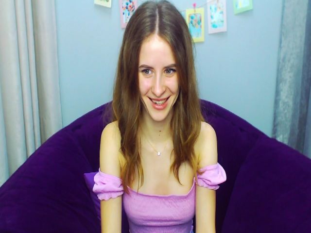 Live sex webcam photo for KristenKravit #269648990