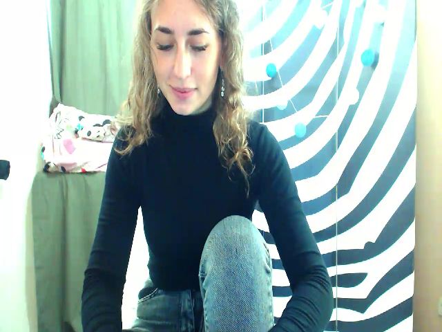 Live sex webcam photo for HeartGirl #269651392