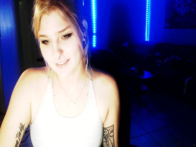 Live sex webcam photo for Whorde #269657209
