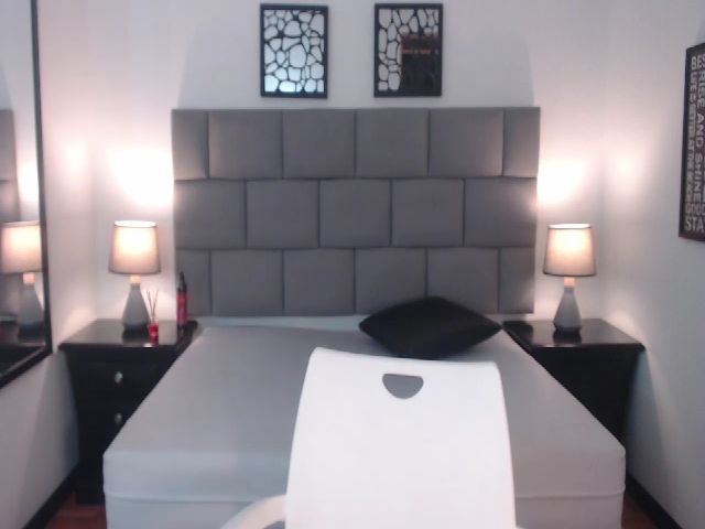 Live sex webcam photo for Kailyn_ #269660877